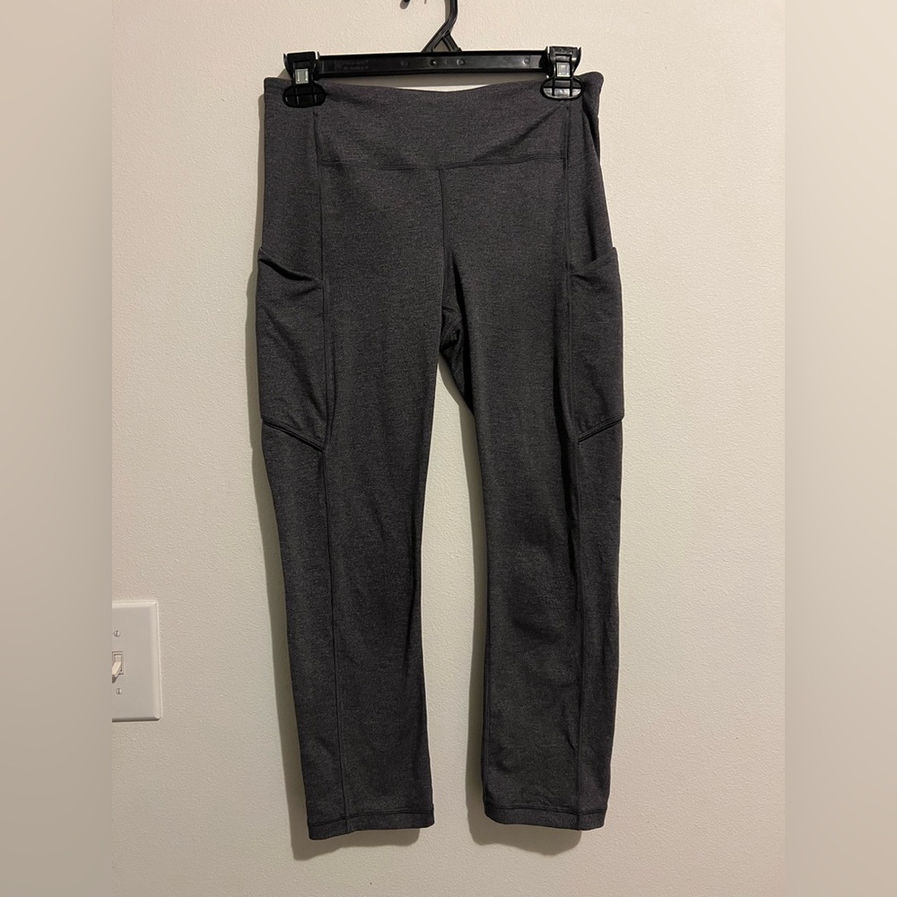 Lululemon Speed Up Crop Leggings
Heathered gray/black